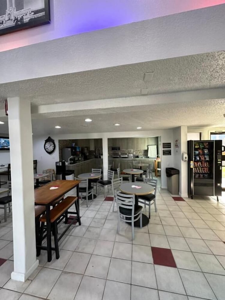 Super 8 by Wyndham North Platte - photo 54