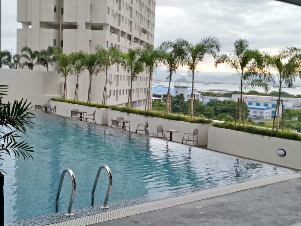 Straits Garden Comfort Suite — 4-Star Luxury Hotel in George Town, Malaysia