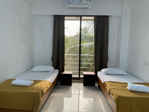 Luxurious 4BHK Homestay in Kandivli Mumbai Spacious Scenic and Family Friendly