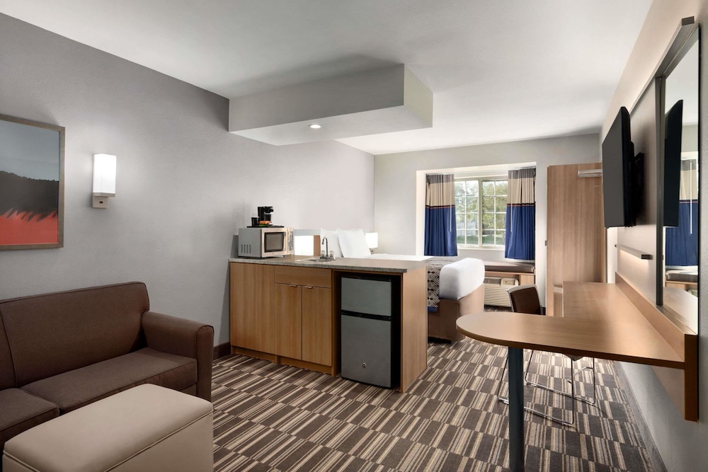 Microtel Inn & Suites by Wyndham Baton Rouge - photo 14