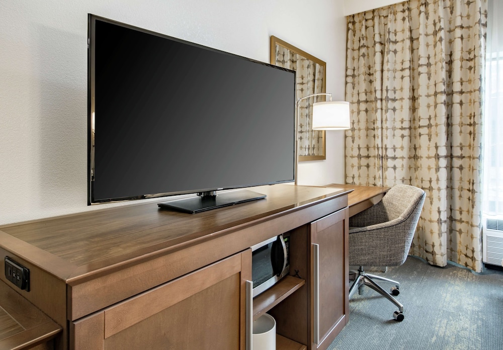 Hampton Inn & Suites Newport Cincinnati - photo 13