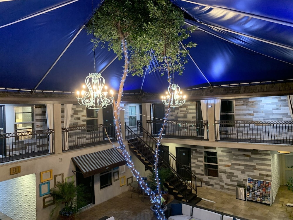 L.A. Sky Boutique Hotel - photo 54