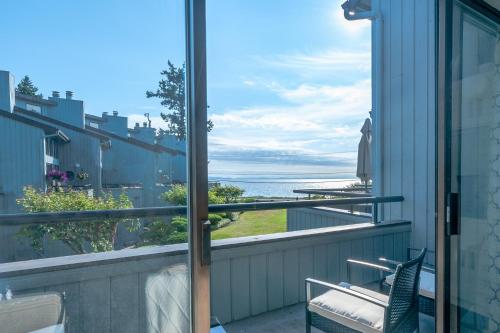 Oceanview Escape at Birch Bay with indoor Pool & Hot Tub — 4-Star Luxury Hotel in Blaine, United States