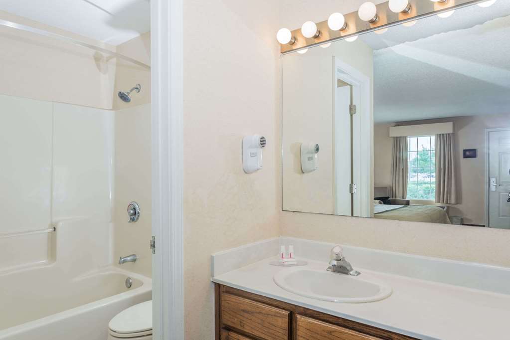 Baymont by Wyndham Valdosta at Valdosta Mall - photo 12