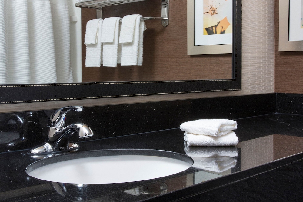 Fairfield Inn & Suites Peru - photo 12