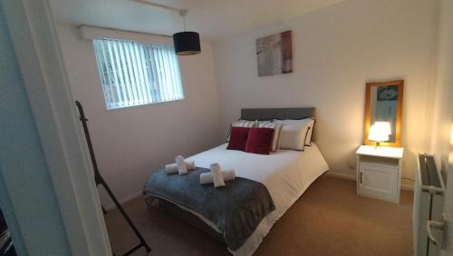 Leeson House in Harborne Birmingham near Botanical Gardens Queen Elizabeth Hospital Birmingham University Utilita Arena Edgbaston Cricket Ground Cadbury World and the Midland Art Centre with free parking — 4-Star Luxury Hotel in Birmingham, United Kingdom