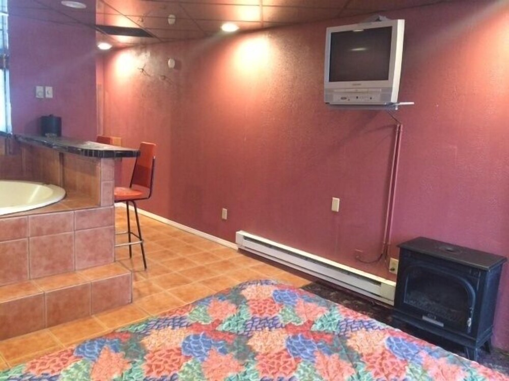 Pink Fountain Motor Inn - photo 10