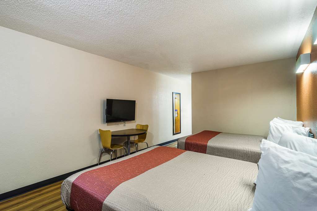 Motel 6 Libertyville IL - photo 16