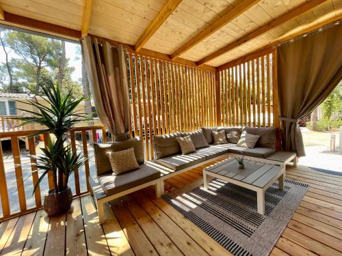 Mobile home Pallas — 4-Star Luxury Hotel in Biograd Na Moru, Croatia
