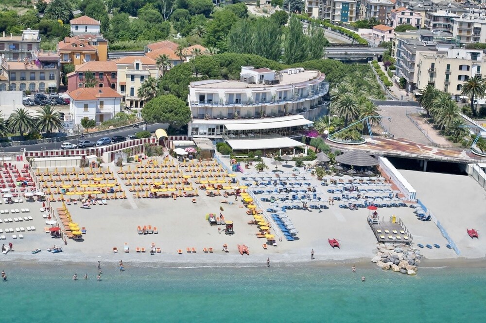 Hotel Tirreno — hotel in Spotorno