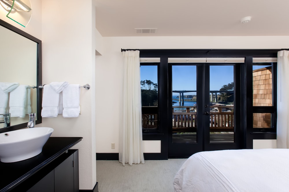 Noyo Harbor Inn Restaurant and Tavern - photo 36