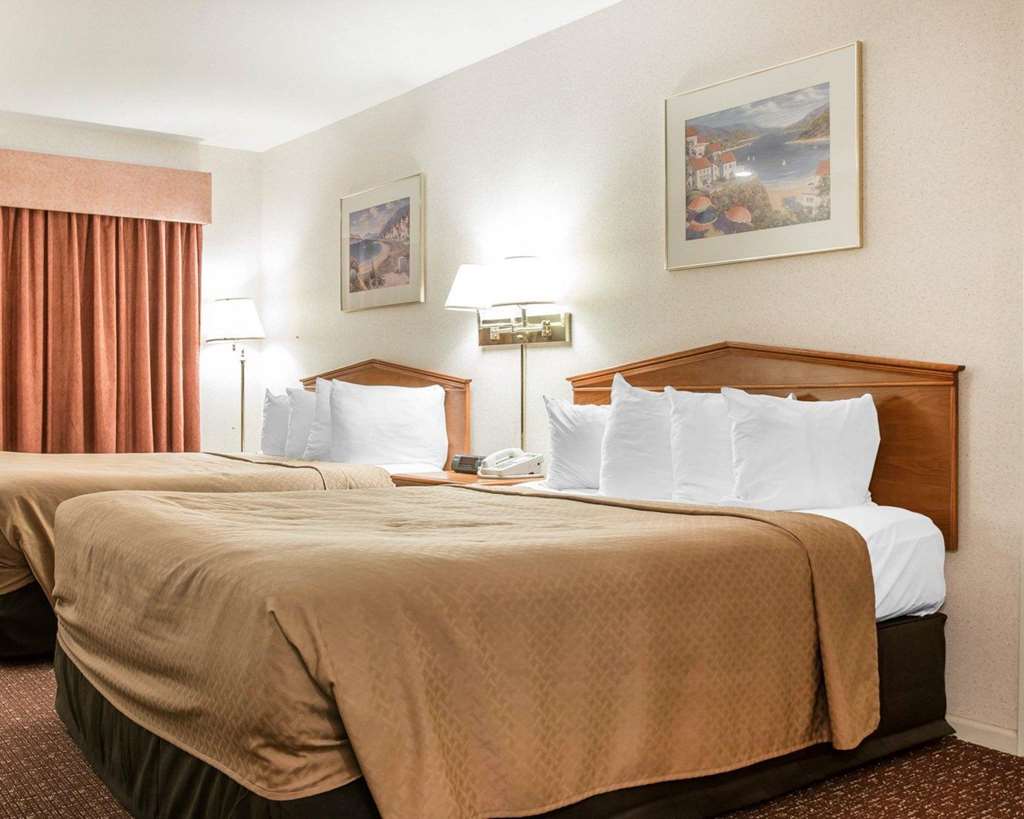 Quality Inn & Suites Mackinaw City Beachfront - photo 19