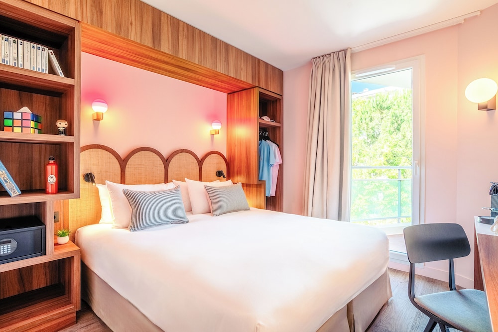 RockyPop Marseille hôtel — 4-Star Luxury Hotel in Marseille, France
