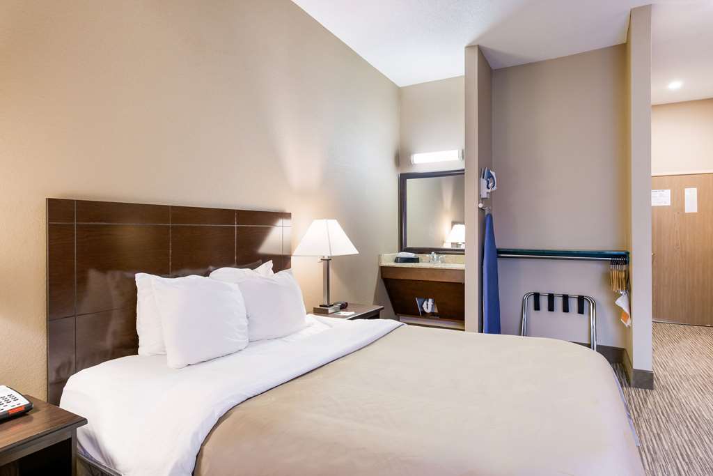 Quality Inn I 70 Near Kansas Speedway - photo 10