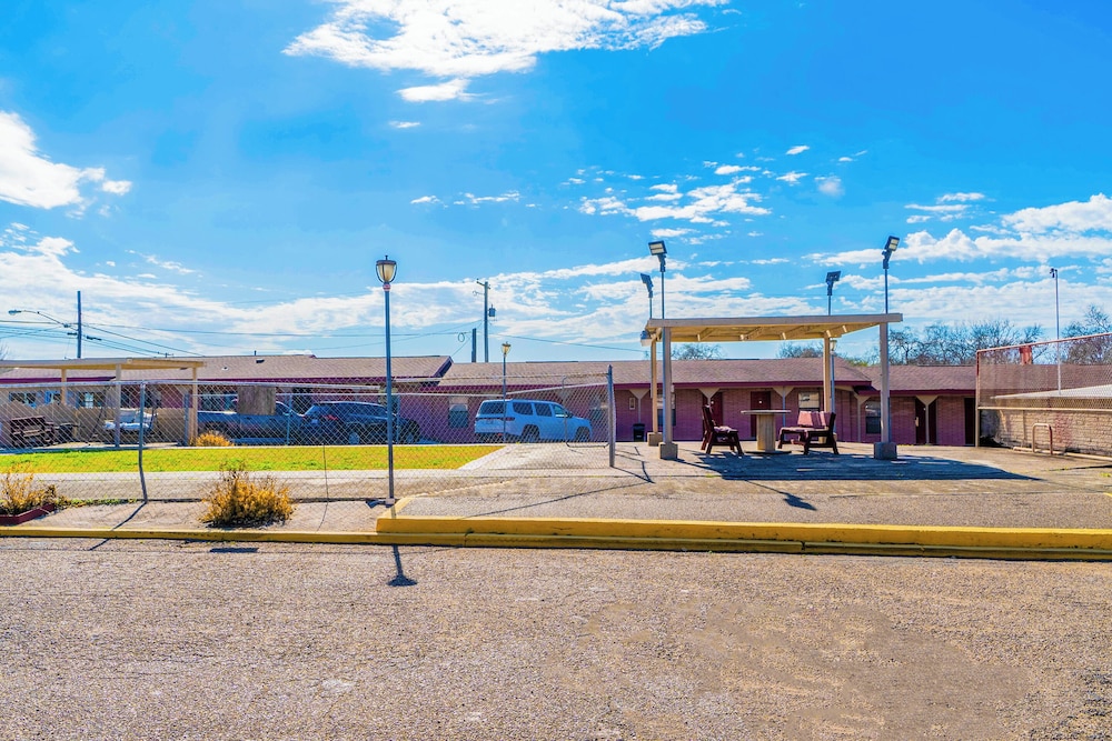 Oyo Hotel Beeville Us 181 - photo 84
