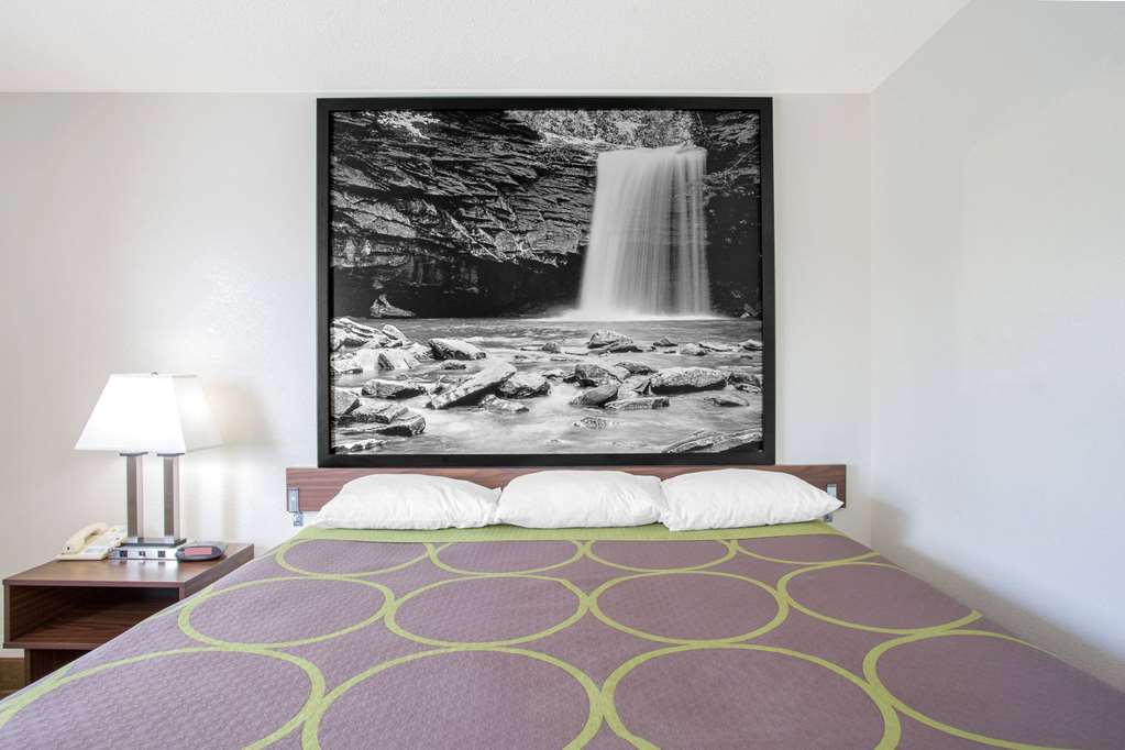 Super 8 by Wyndham Appomattox VA - photo 12