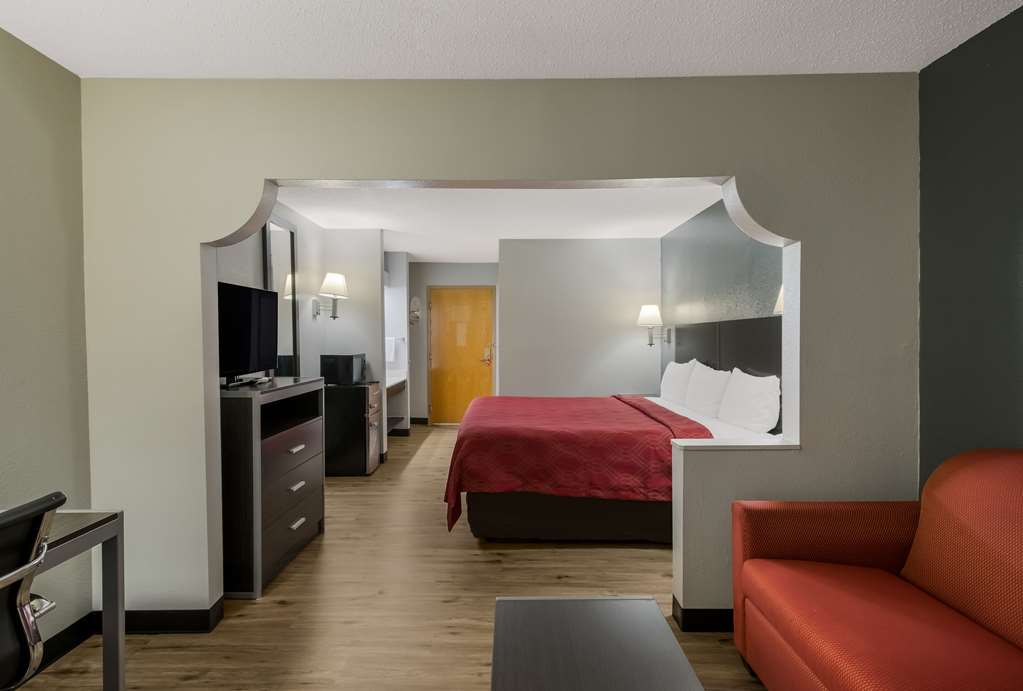 Econo Lodge Inn & Suites Diamondhead - photo 16