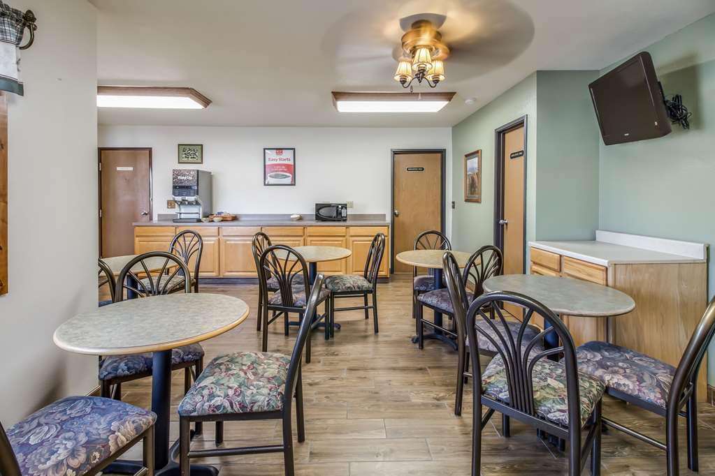 Econo Lodge Custer Crazy Horse Area - photo 46