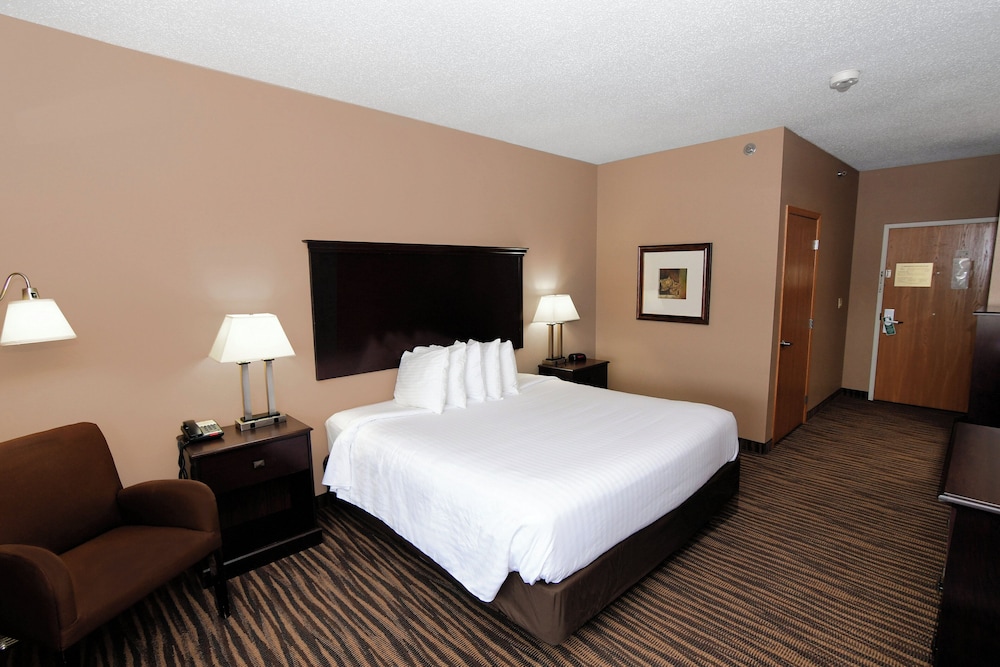 Cobblestone Inn & Suites Denison Majestic Hills - photo 38