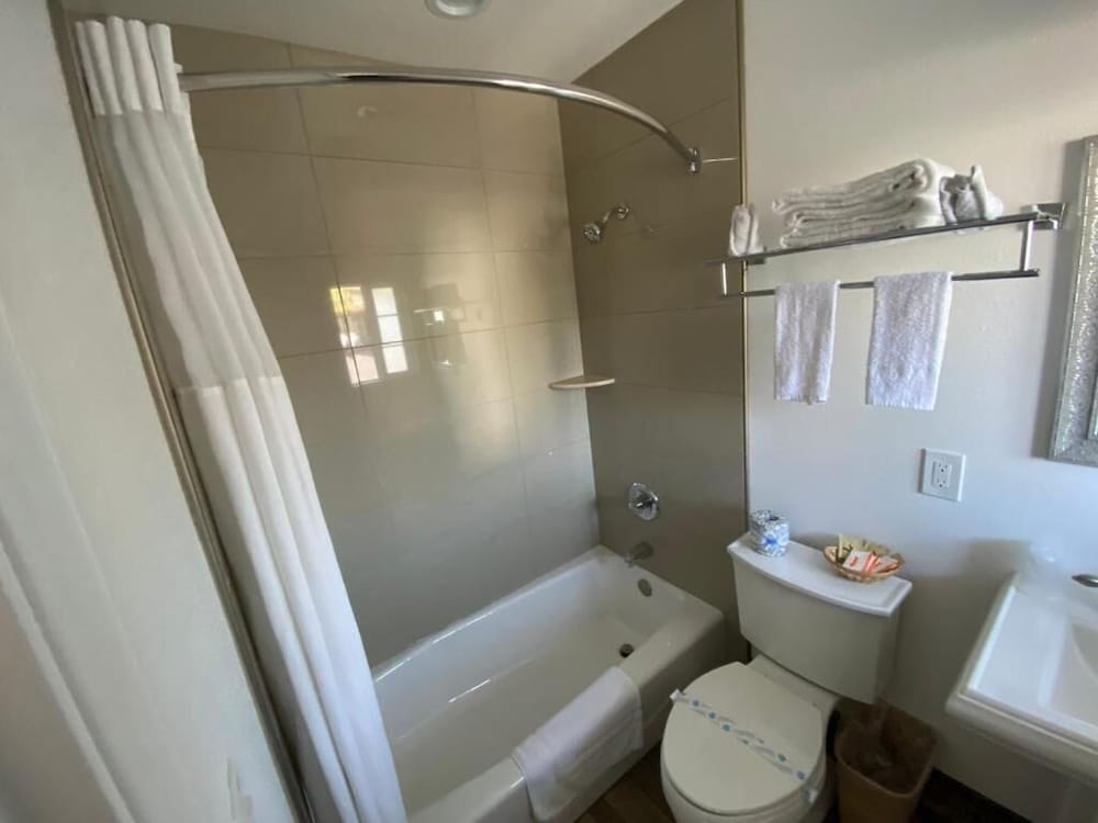 Town and Country Inn - photo 14