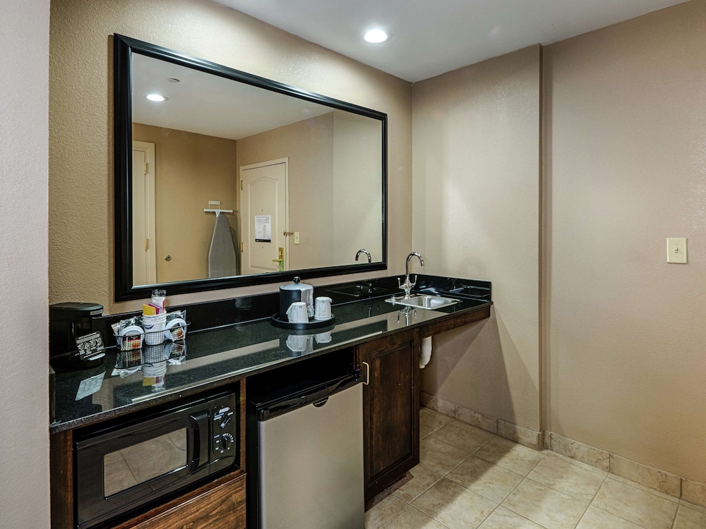 Hampton Inn Spring Lake Fayetteville - photo 47