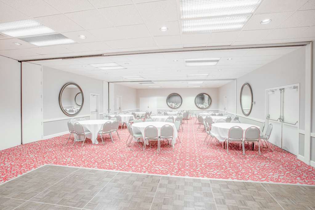 Ramada by Wyndham Barstow - photo 14
