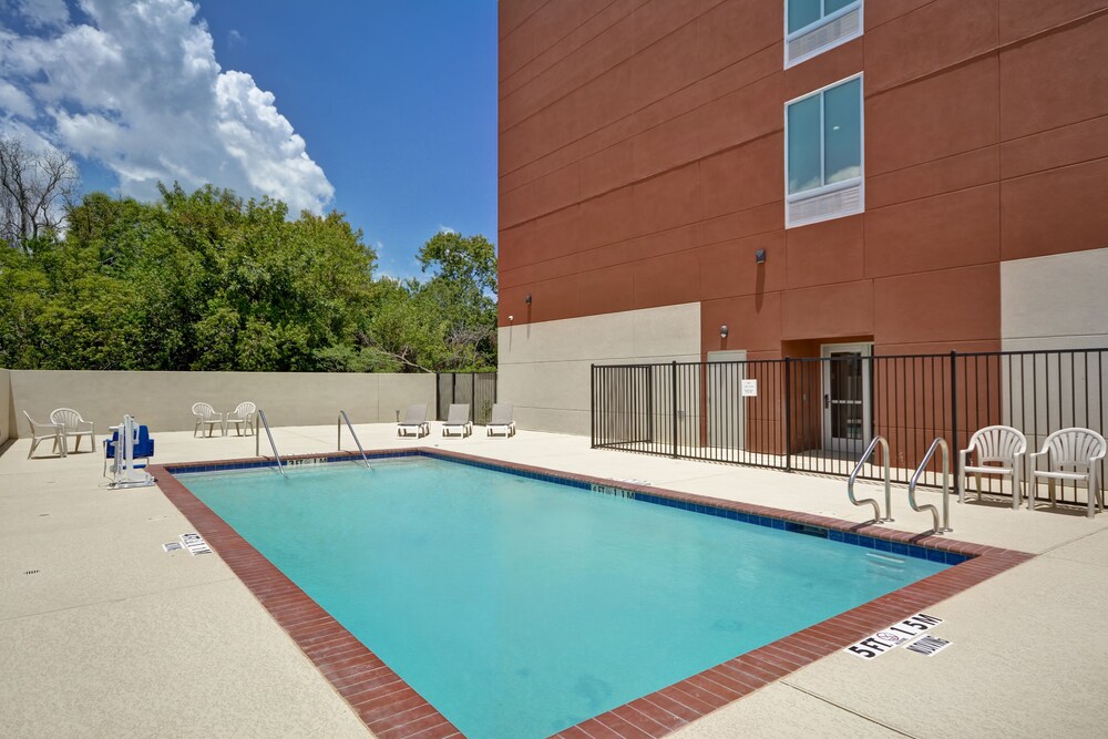 Holiday Inn Express & Suites Houston NASA Boardwalk Area by IHG - photo 21