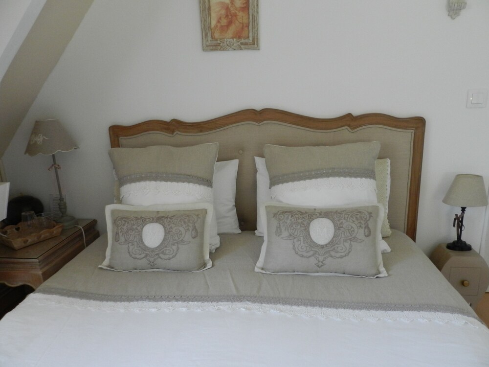 Le Pressoir - carbon neutral hotel in Moult