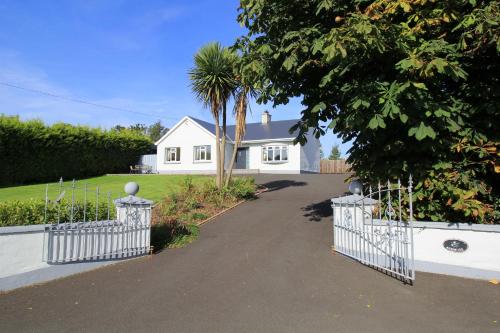 Ardmore Cottage Failte Ireland Quality Assured — 4-Star Luxury Hotel in Muff, Republic of Ireland