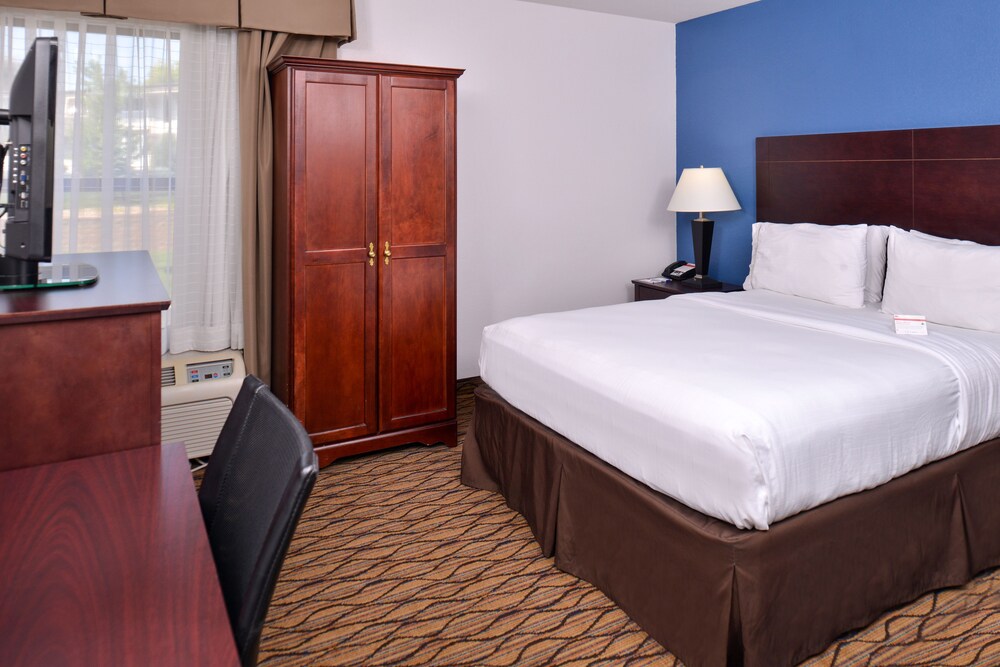 Holiday Inn Express & Suites Central Omaha by IHG - photo 10