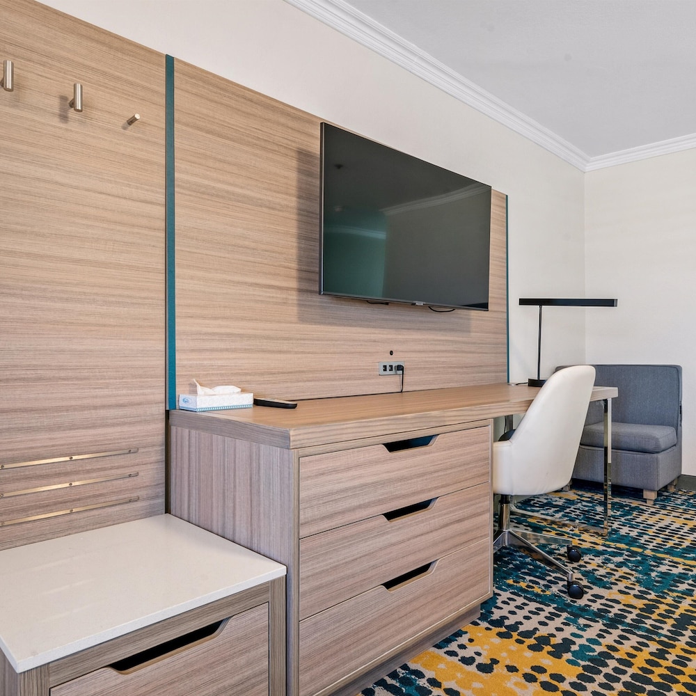 Pacific Shores Inn - photo 15