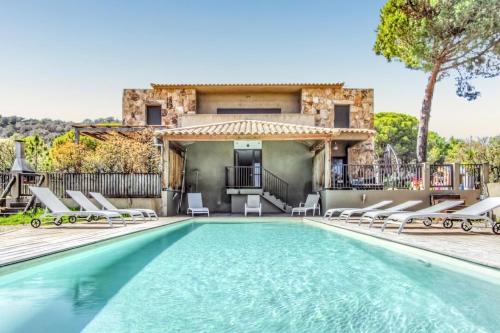 Appartement spacieux à Porto Vecchio avec piscine partagéeB — 4-Star Luxury Hotel in Porto-Vecchio, France