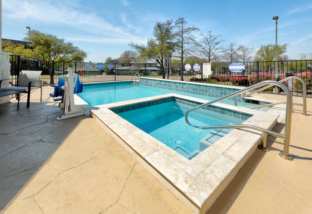 Holiday Inn Express & Suites Dallas Park Central Northeast by IHG - photo 19