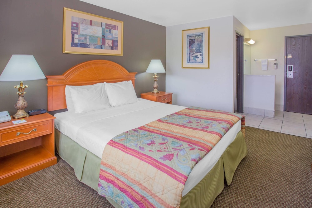 Days Inn by Wyndham Portage Cascade Mountain area - photo 41
