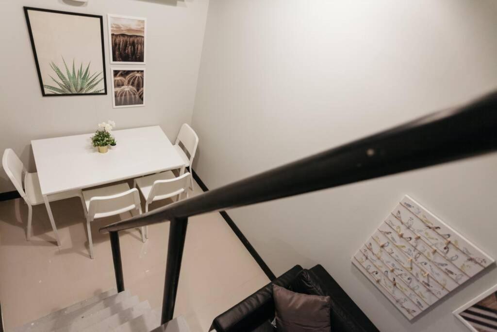 S1 Large Duplex Silom 3 Beds Full Kitchen WIFI