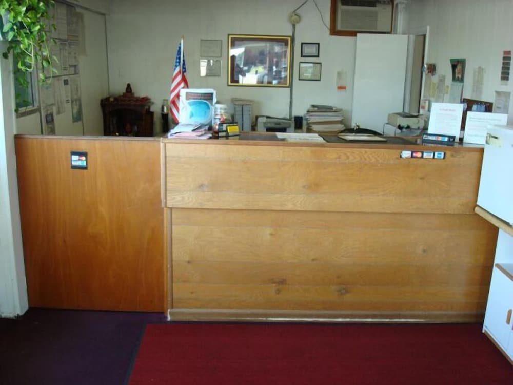 Gray Plaza Motel - photo 2