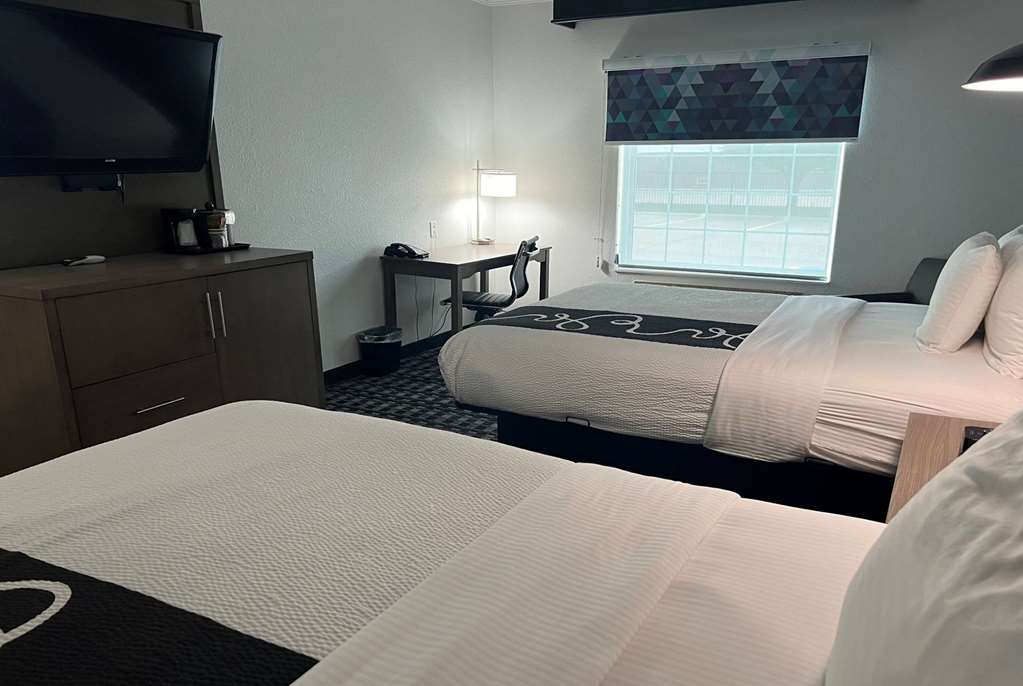 La Quinta Inn & Suites by Wyndham Dalhart - photo 50