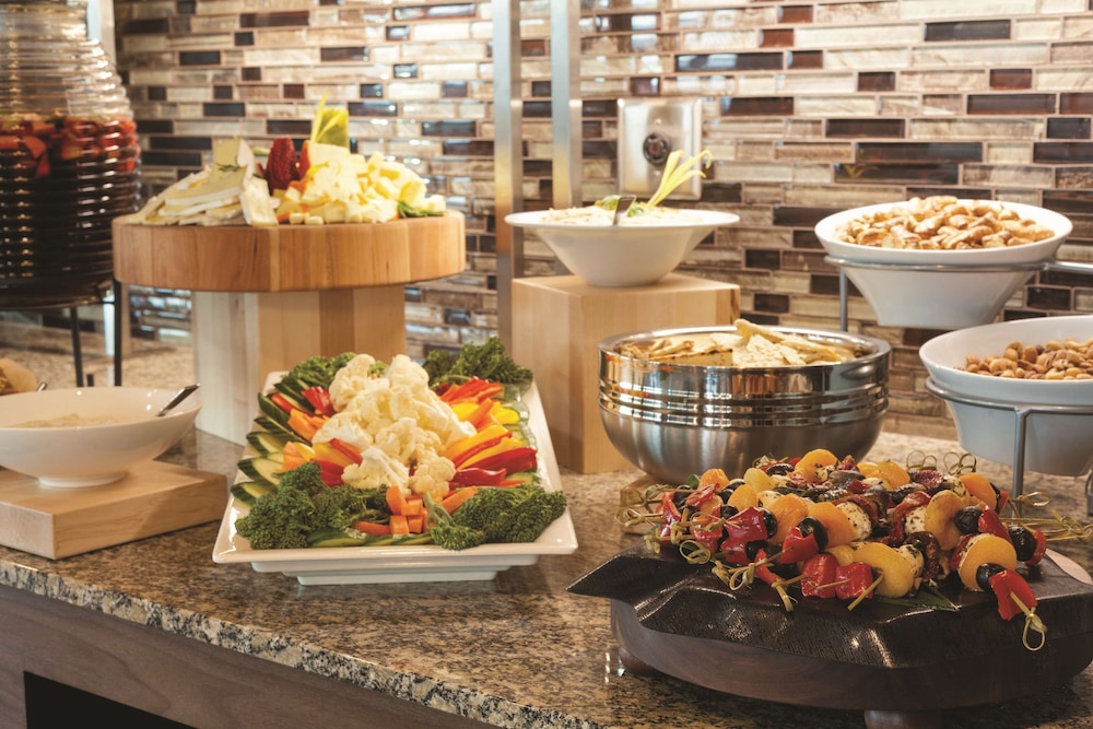 Embassy Suites Saratoga Springs - photo 28