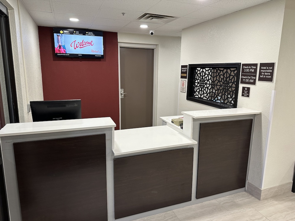 Red Roof Inn Charleston Dunbar - photo 4