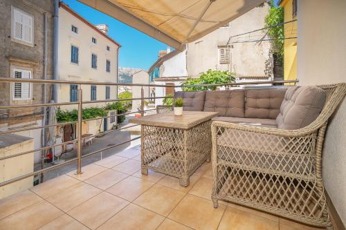 Apartment Porto with Terrace — 4-Star Luxury Hotel in Baska, Croatia