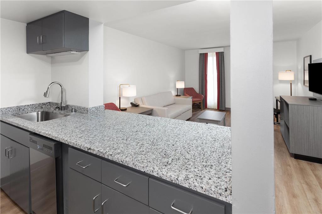 Ramada by Wyndham Milwaukee - photo 21