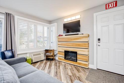 Luxury Studio Getaway at Blue Mountains 80114 in Collingwood, Canada