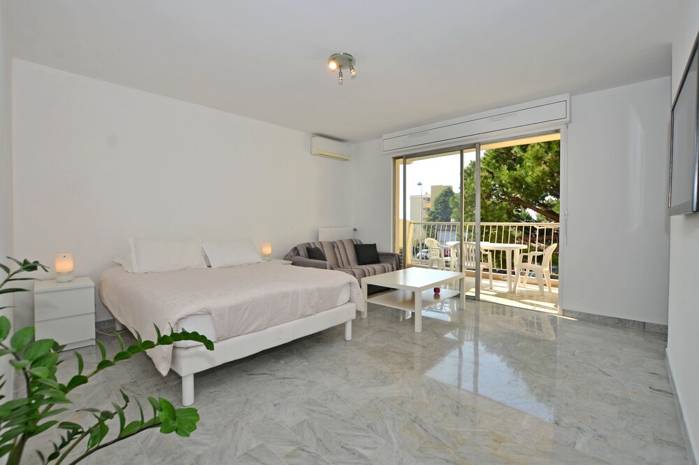 Azur 3000 — 4-Star Luxury Hotel in Saint-Laurent-Du-Var, France