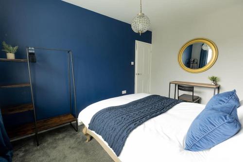 WOODFIELD ROAD Two bed in Harrogate with cosy living room fire.