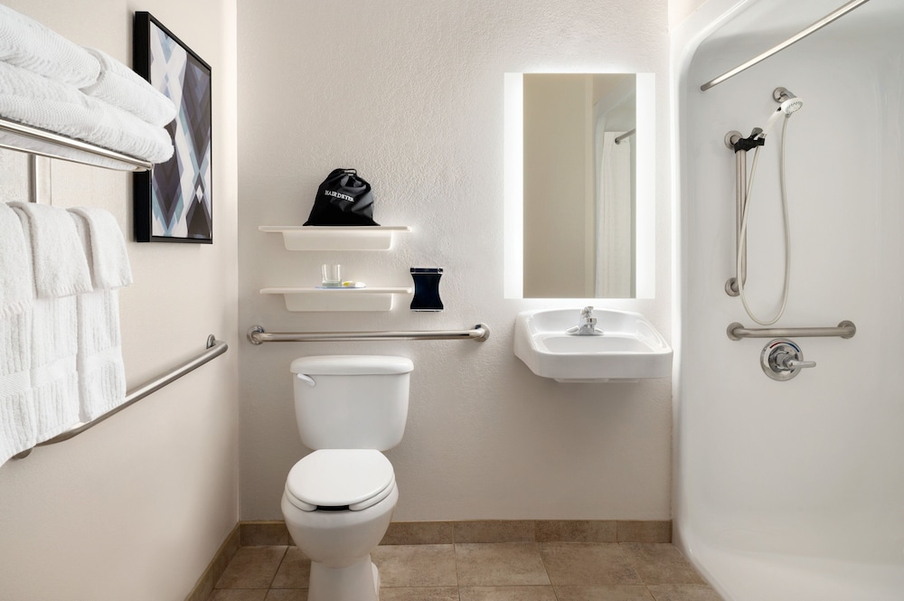 Candlewood Suites Watertown Fort Drum by IHG - photo 17