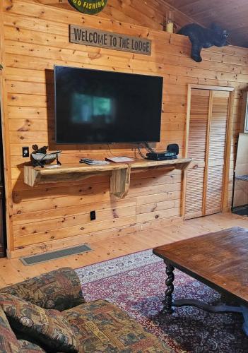 Butler's Bay Teal Lake 4 Bedroom Hotel Room by RedAwning - photo 26