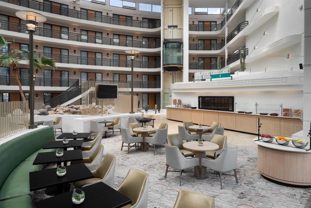 Embassy Suites by Hilton Phoenix Biltmore - photo 36