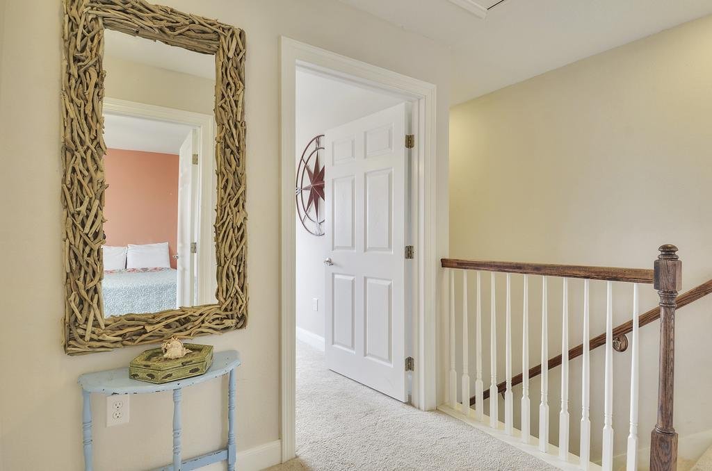 Sunny Beach Sandcastle Cottage by Ryson Vacation Rentals — 4-Star Luxury Hotel in Galveston, United States