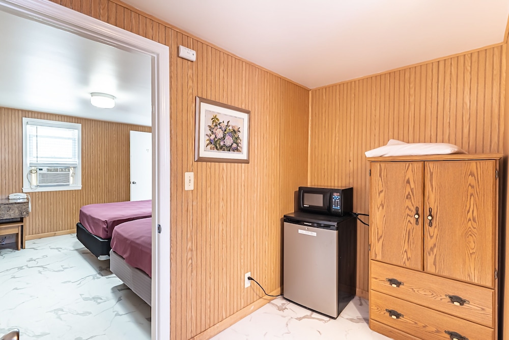 Boardwalk Sand & Surf Inn Oceanfront - photo 16