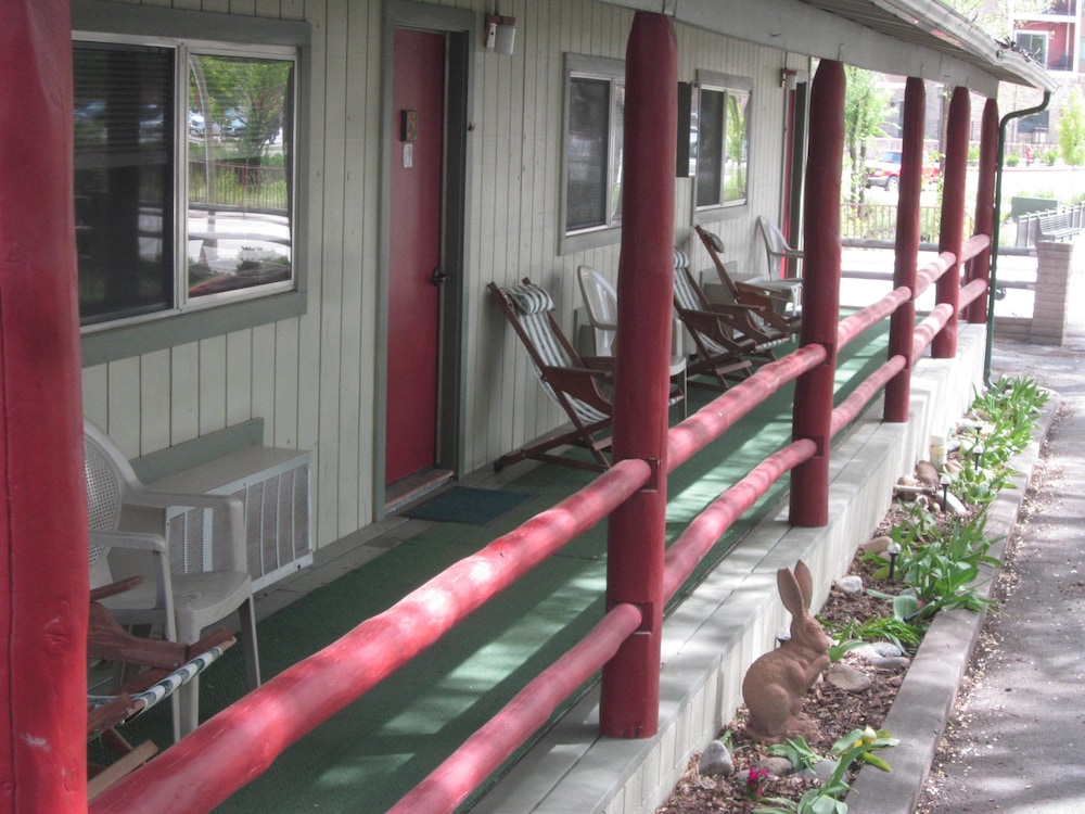 Wapiti Self Service Lodge - photo 36